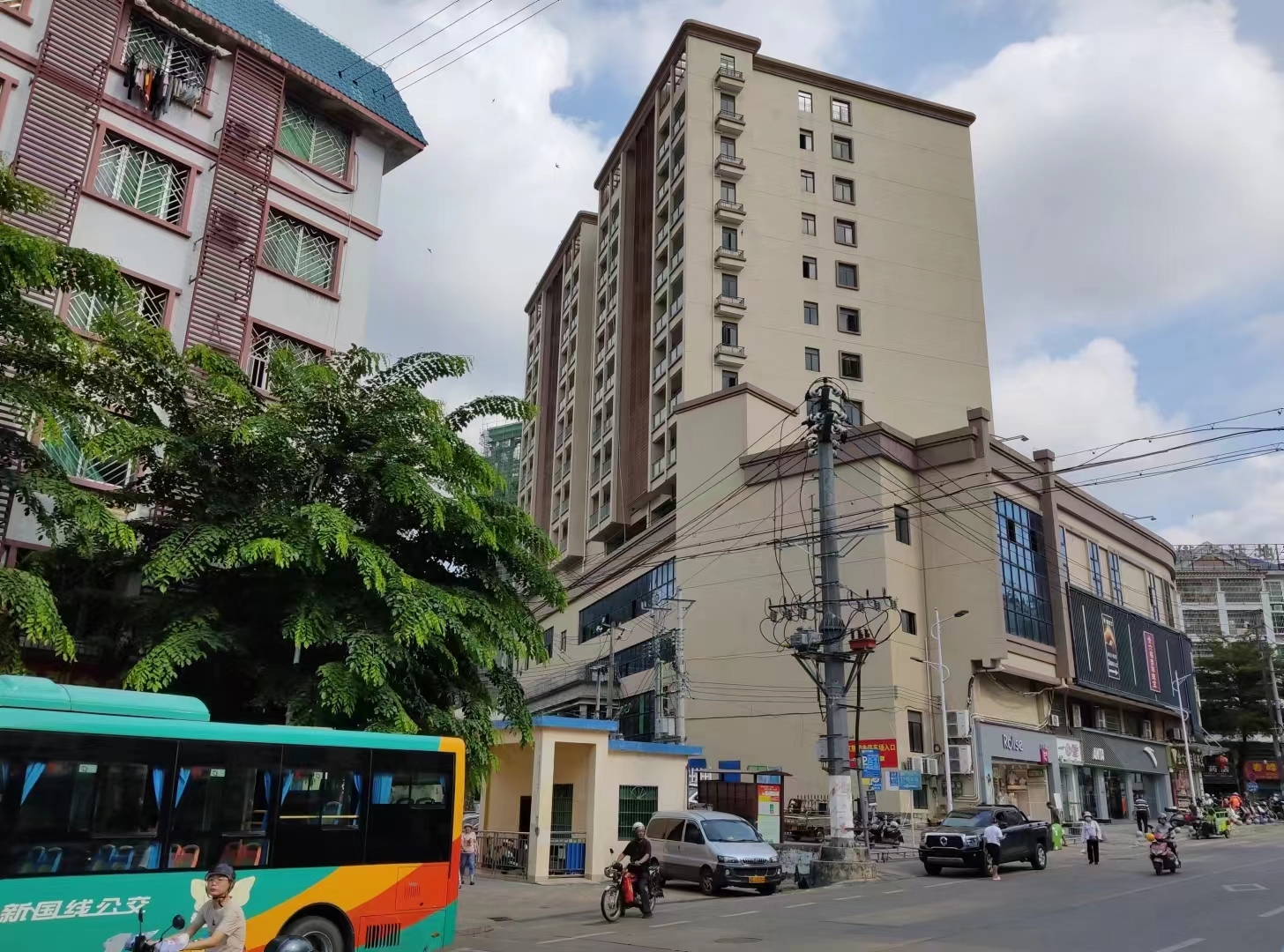 保亭县团结北路西侧广东街三期1#商住楼5-12层住宅